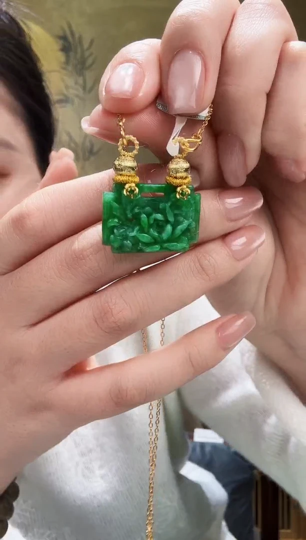 颈饰未镶嵌翡翠吊坠