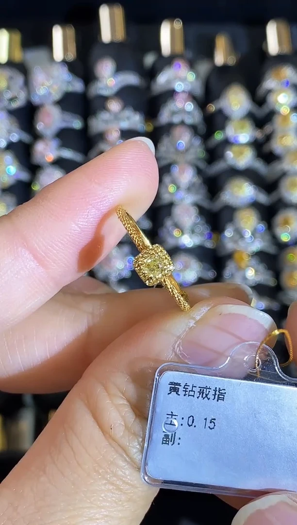 18K金镶嵌戒指钻石戒指
