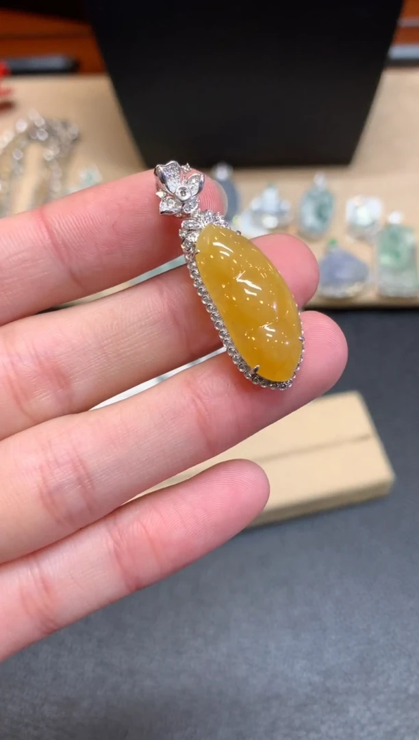 【闪购商品】翡翠颈饰18K金镶嵌福豆【无服务费】排队