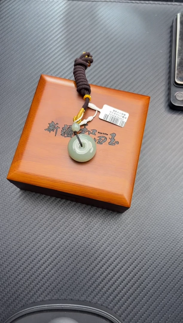 吊坠(不含链)未镶嵌和田玉且末近矿微色差青白玉平安扣吊坠