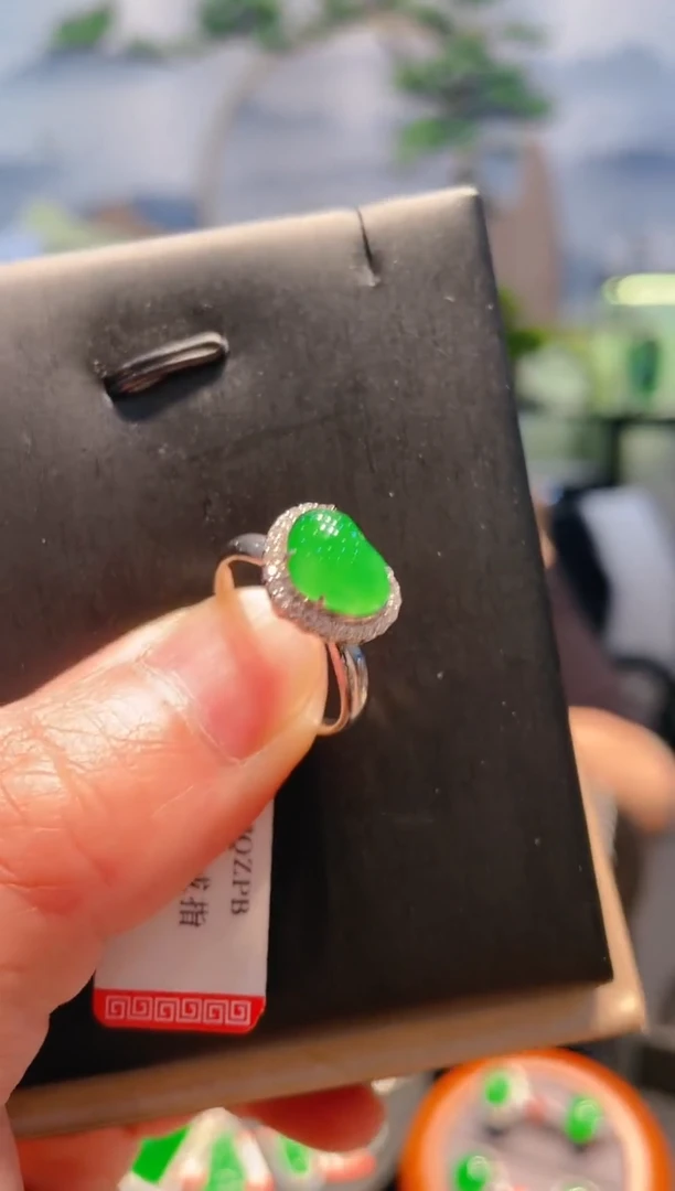 翡翠18K金镶嵌颈饰翡翠A21