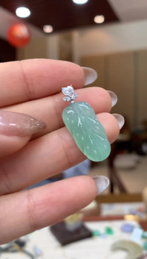 吊坠(不含链)18K金镶嵌翡翠叶子