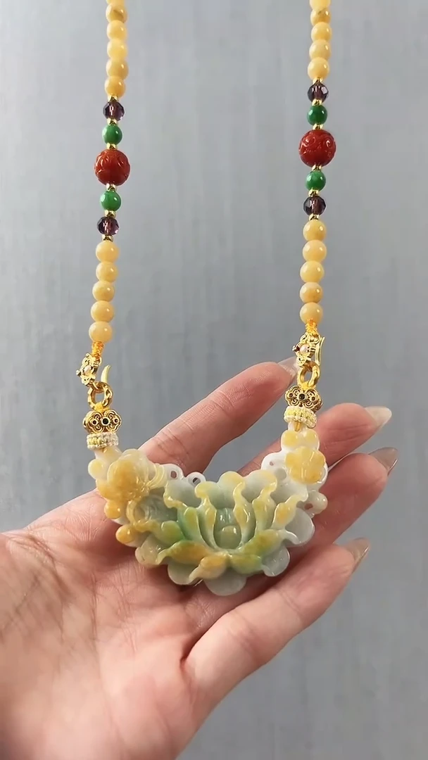 颈饰未镶嵌翡翠蝶恋花