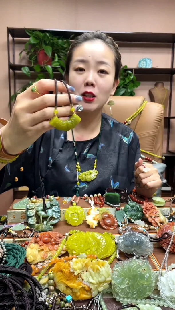 未镶嵌岫玉吊坠多样性发货发其中之一