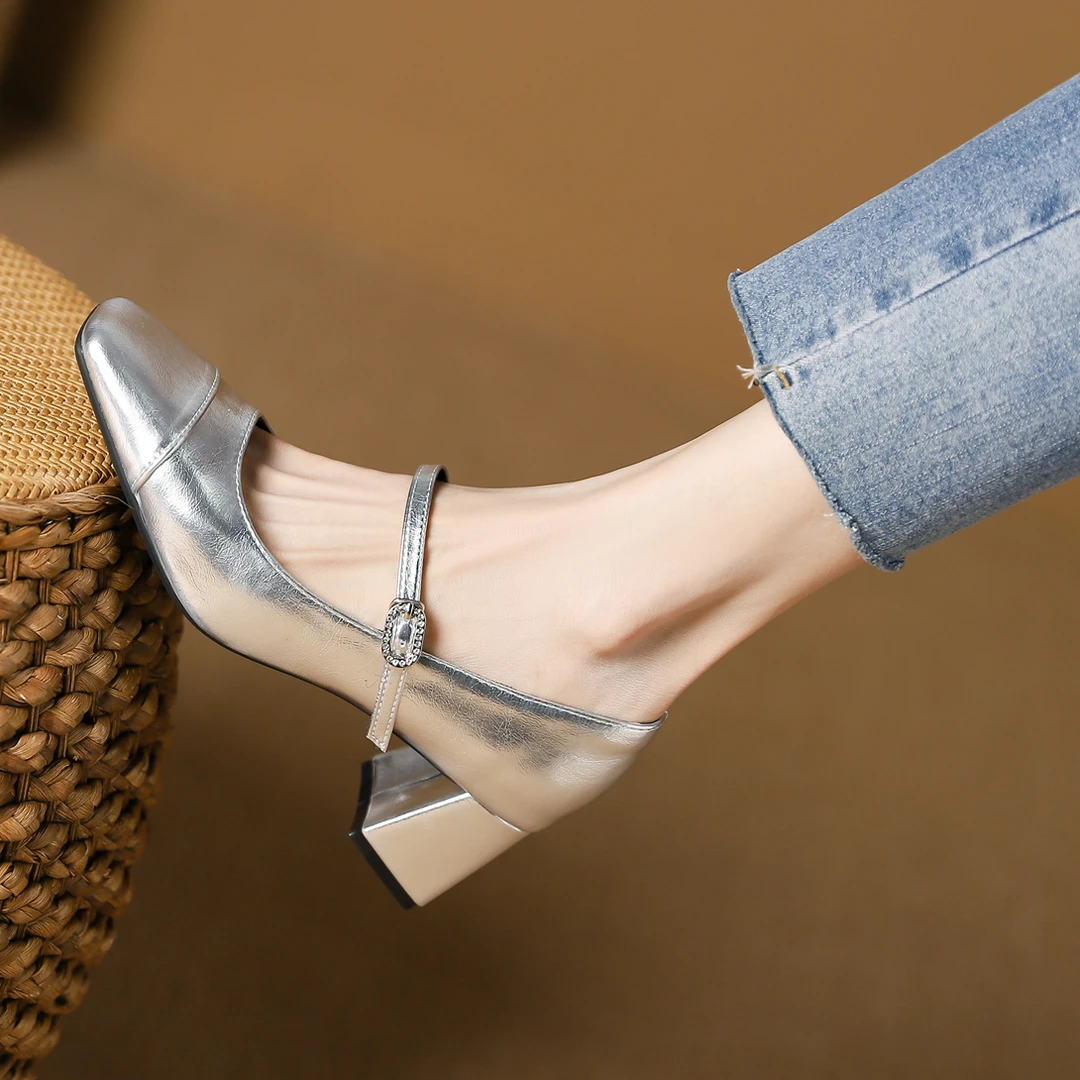 小香风法式玛丽珍女鞋子中跟2025年新款秋一字带卡其色高跟鞋粗跟