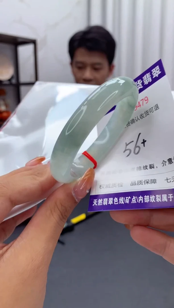 未镶嵌手镯翡翠有纹，完美者勿拍