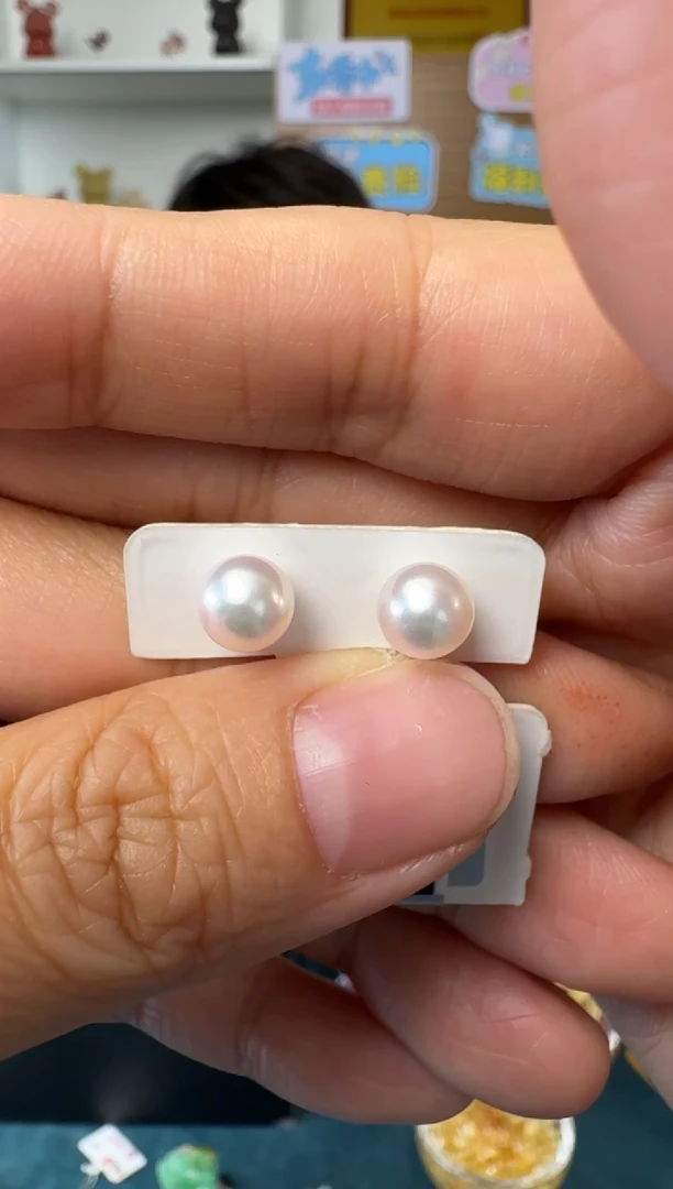 18K金镶嵌海水珍珠耳饰珍珠耳饰