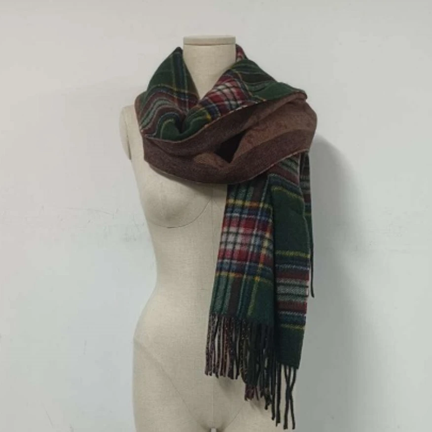 新年红绿棕格纹流苏羊绒围巾1800007