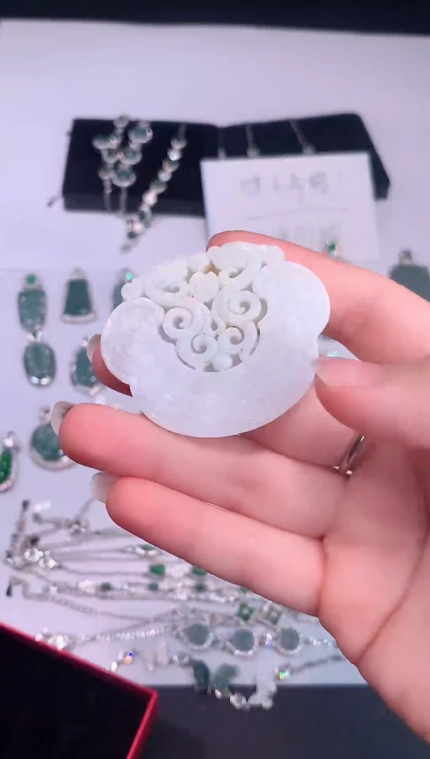 颈饰未镶嵌翡翠0芹0翡翠珠宝424