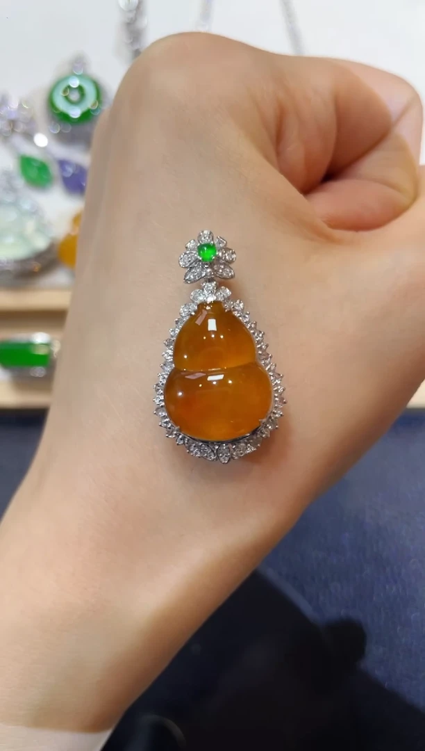 吊坠(不含链)18K金镶嵌翡翠团购11