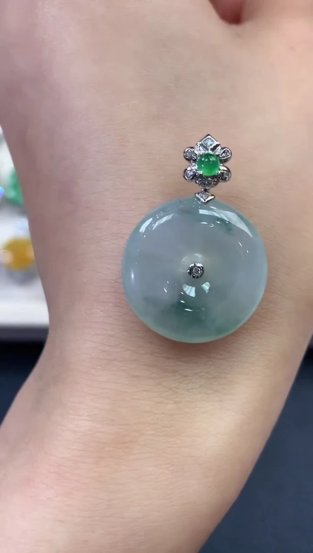 【闪购商品】翡翠吊坠(不含链)18K金镶嵌 B19