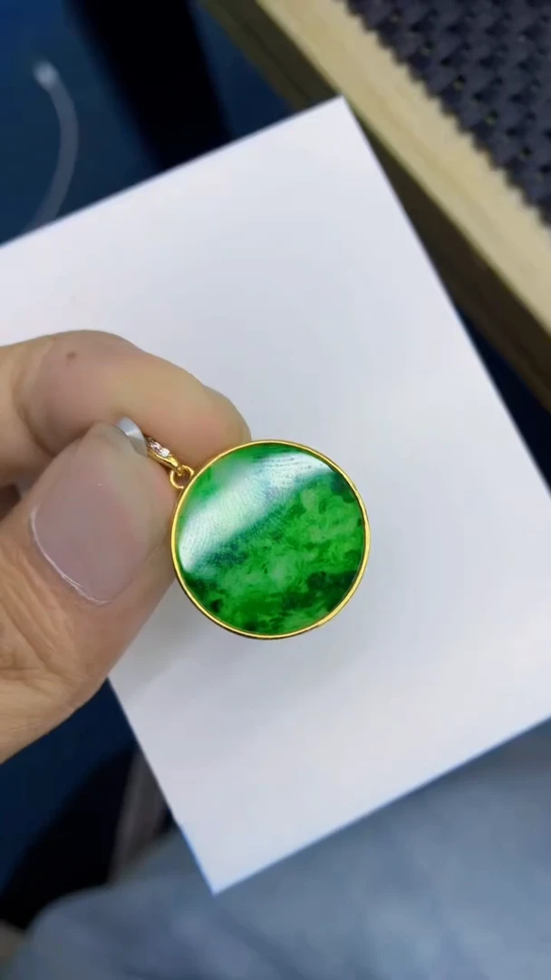 翡翠未镶嵌吊坠(不含链)1