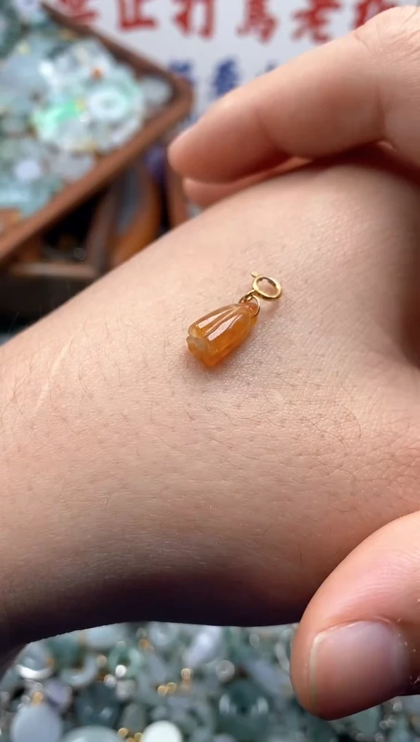 【闪购商品】翡翠颈饰未镶嵌哥哥