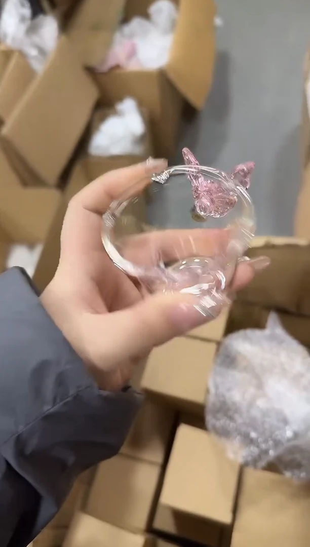 粉色蝴蝶杯