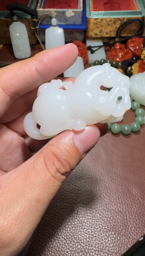 未镶嵌和田玉挂件我****凡和田玉