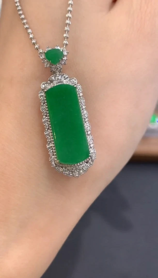 吊坠(不含链)18K金镶嵌翡翠a120