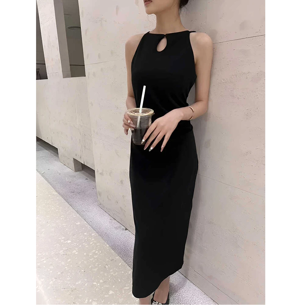 纯欲辣妹镂空挂脖吊带连衣裙女2025新款夏季收腰显瘦开叉包臀长裙