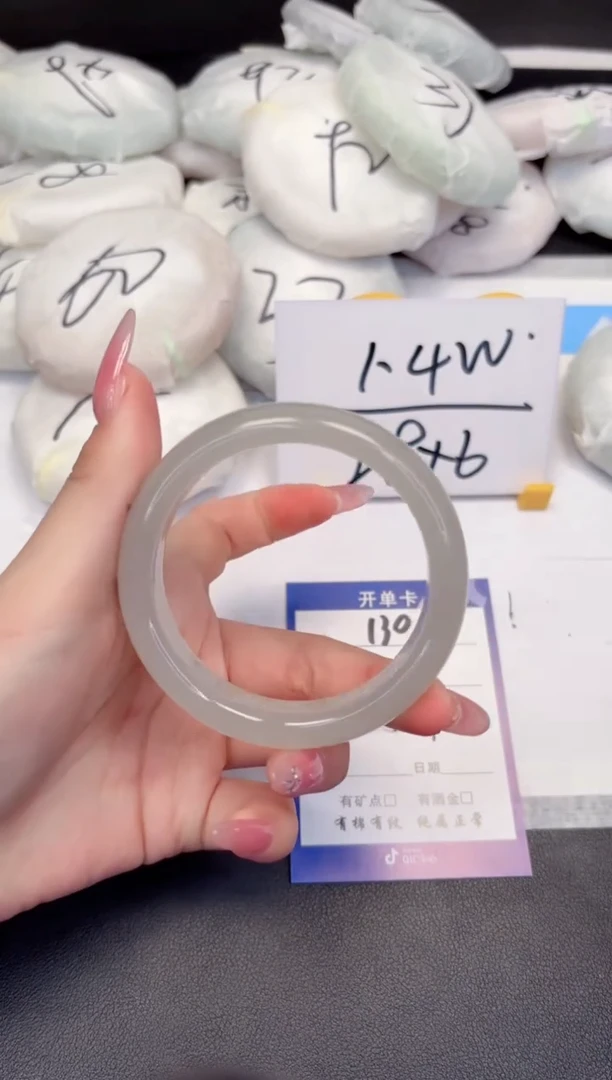 【闪购商品】石英质玉手镯未镶嵌130-55.7