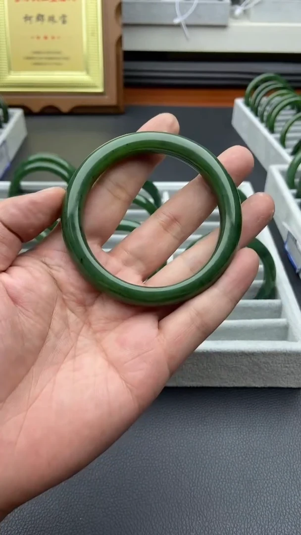 未镶嵌手镯和田玉（碧玉）69-62.5