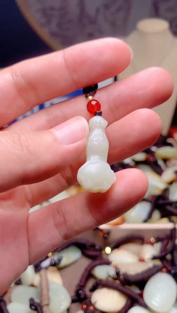 和田玉未镶嵌颈饰1