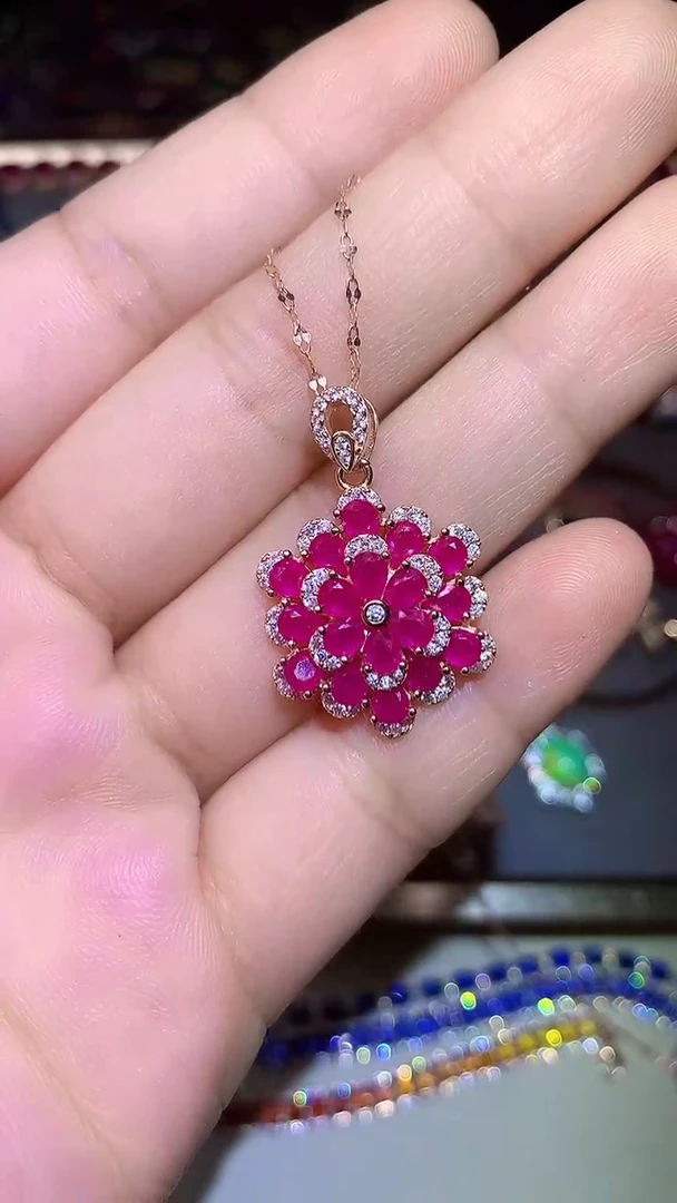 银S925镶嵌颈饰红宝石....