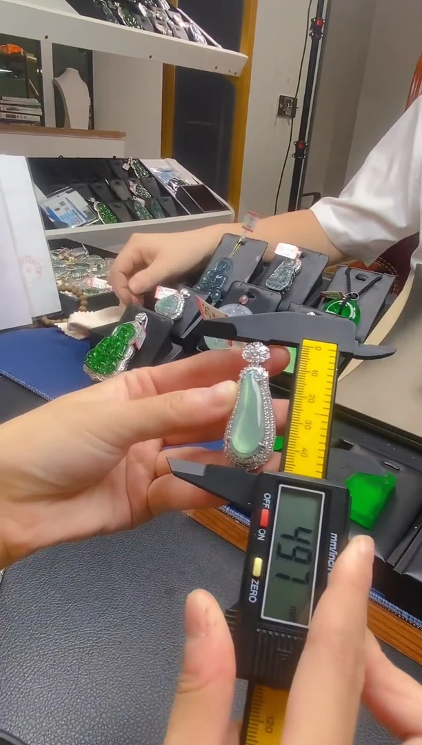 颈饰未镶嵌翡翠翠贤堂天然A货翡翠