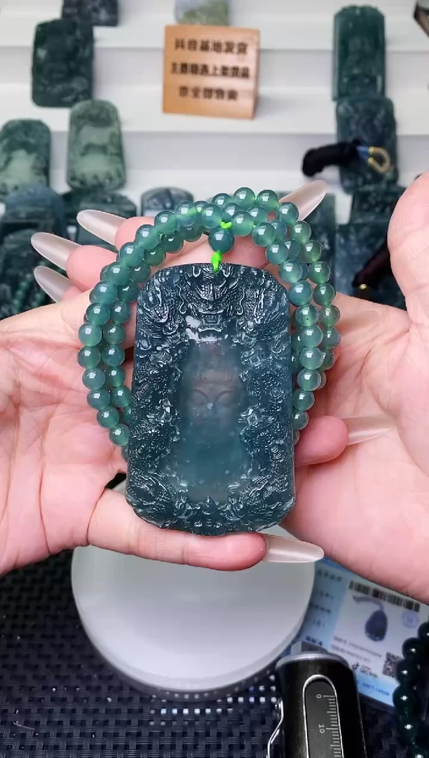 颈饰未镶嵌翡翠