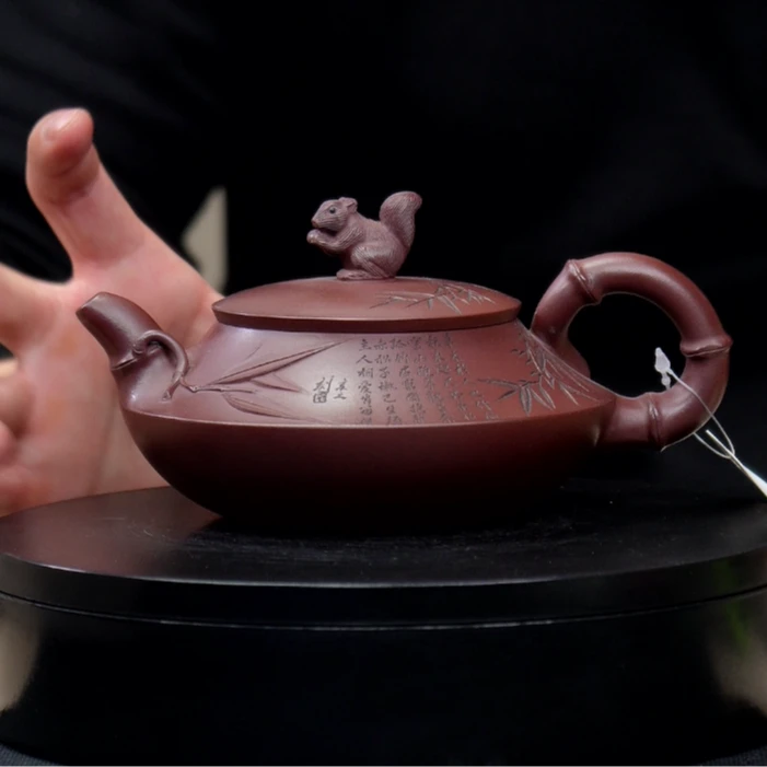 【一品紫砂甄选】花器底槽清松鼠手工紫砂壶