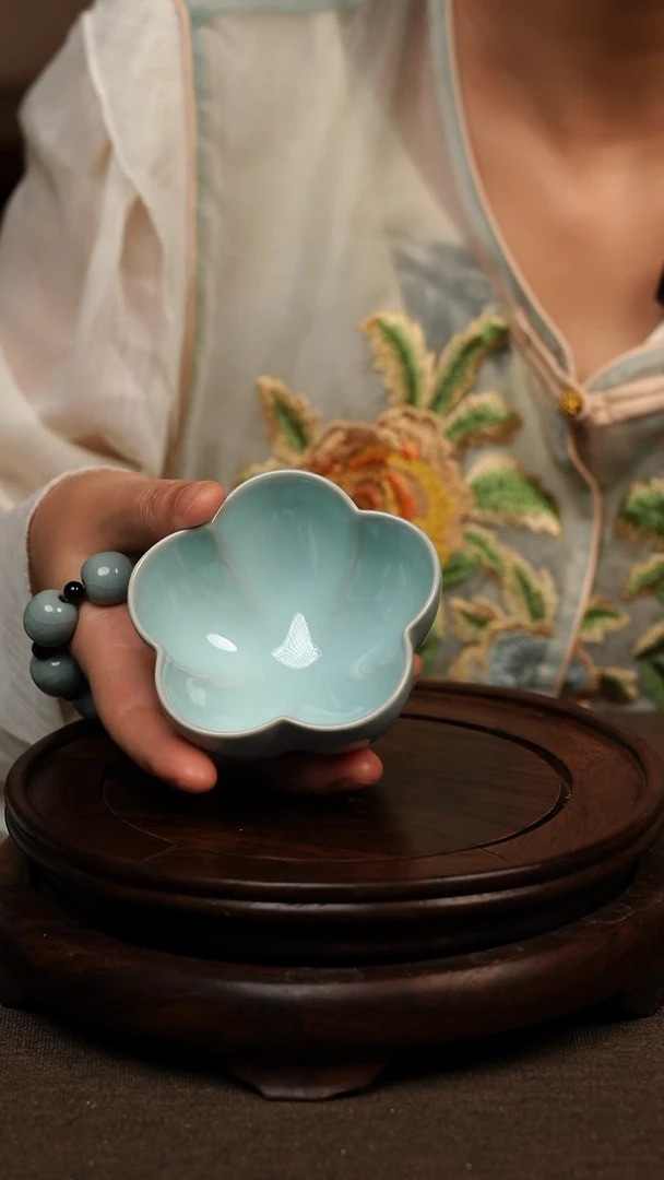 瓷片天青色梅花杯 80ML微瑕不带礼盒