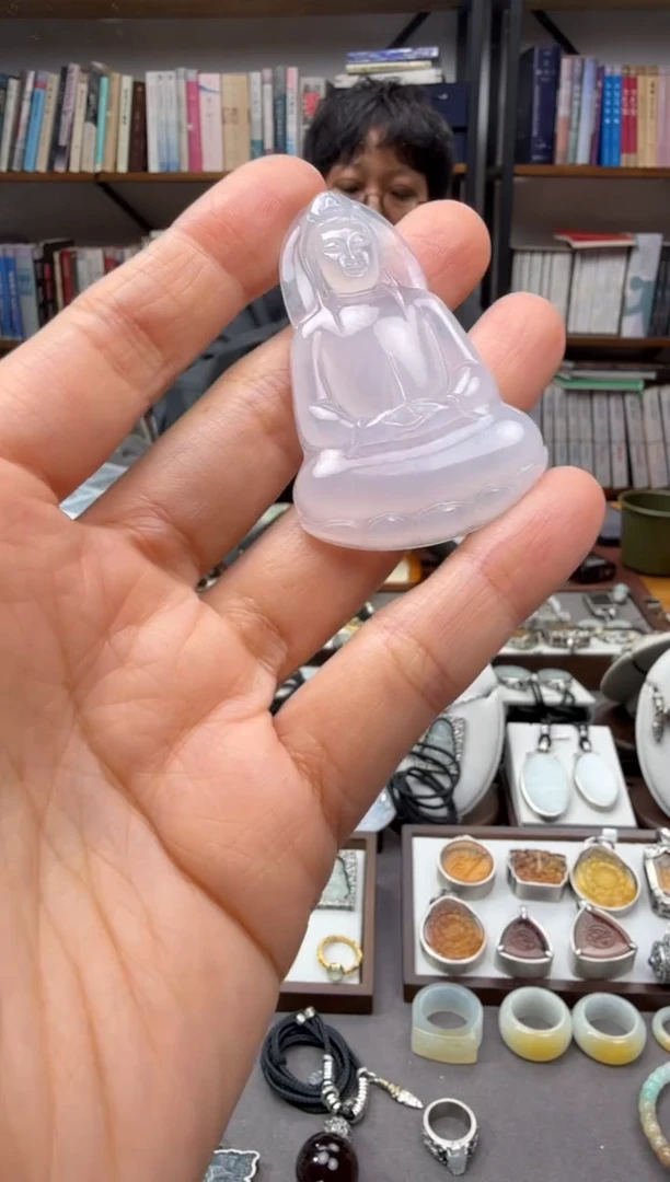 颈饰未镶嵌翡翠观音吊坠