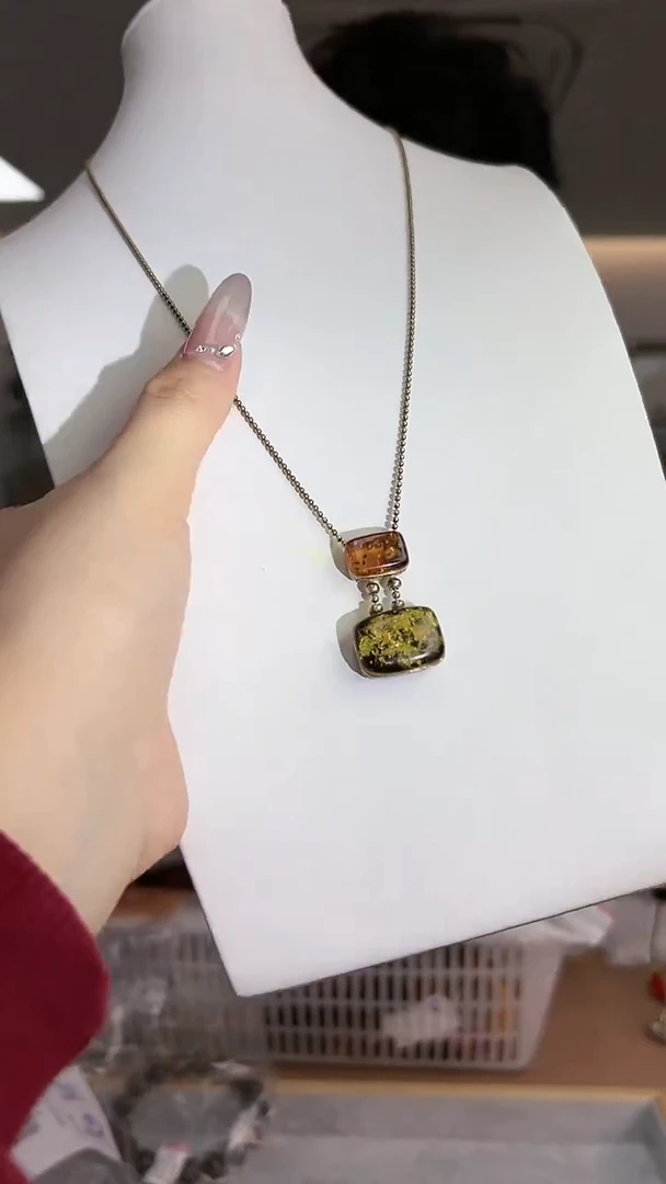 【闪购商品】蜜蜡颈饰银S925镶嵌花珀
