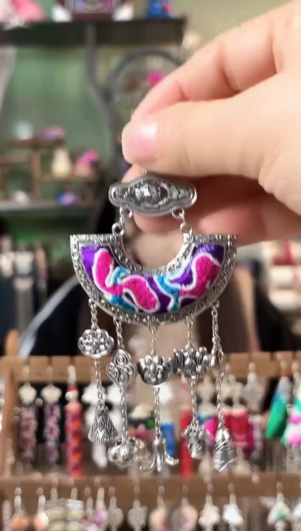 彩云南阁非遗老绣苗银饰品522