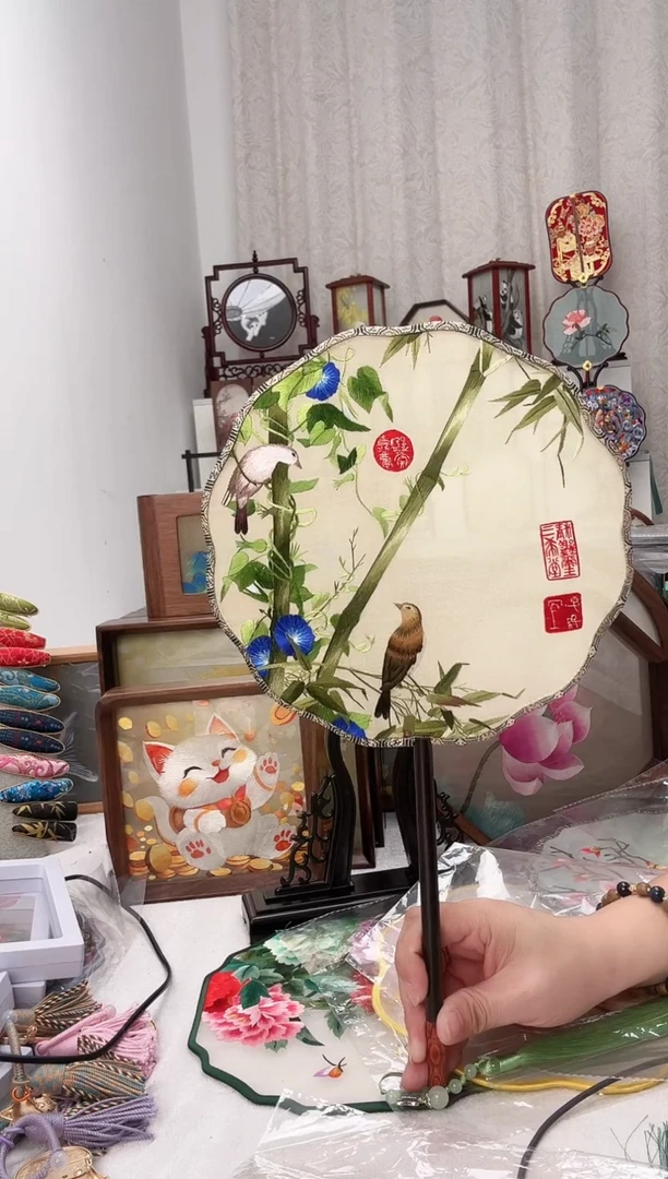 扇子苏绣作品手工团扇