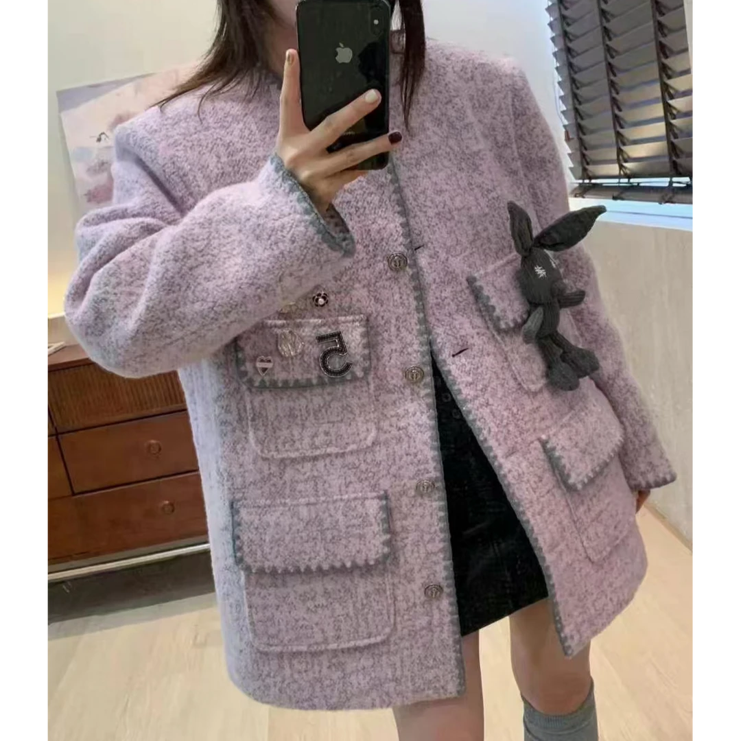 高级感粉色小香风外套女冬季小众千金加棉兔子挂件粗花毛呢大衣