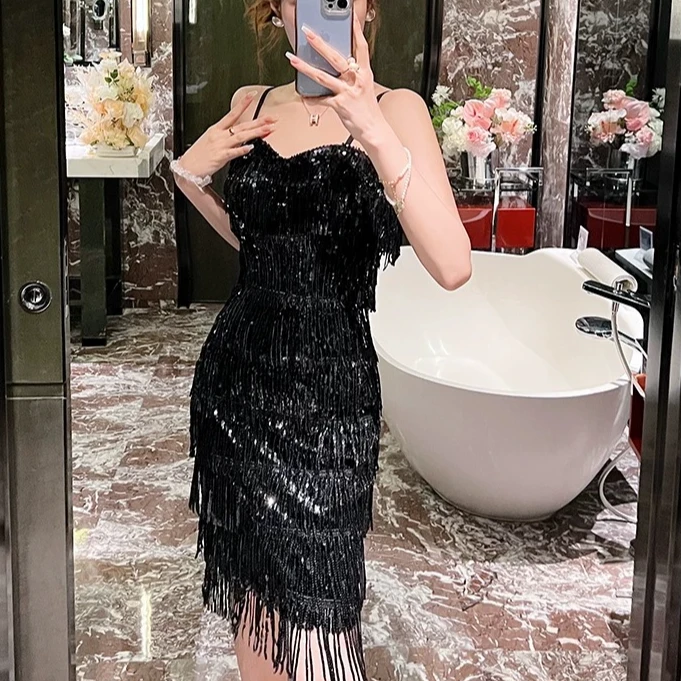 新款重工亮片流苏吊带连衣裙新年战袍裙气质显瘦性感法式名媛