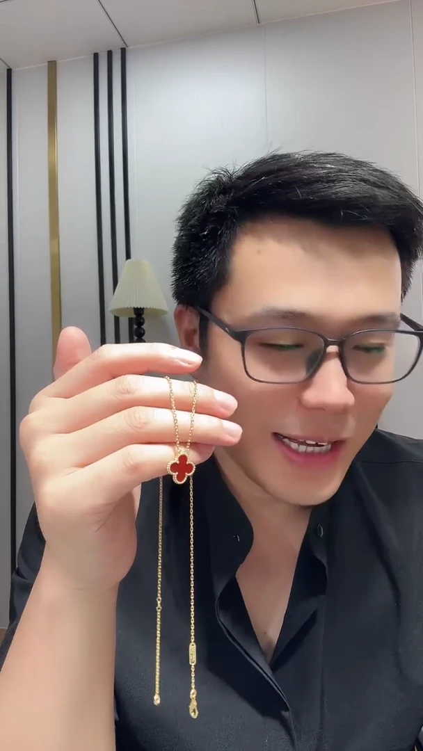 18K金镶嵌项链玛瑙/玉髓等**期红色单花项链GHJ