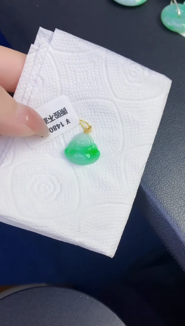 颈饰18K金镶嵌翡翠缅甸天然翡翠A货