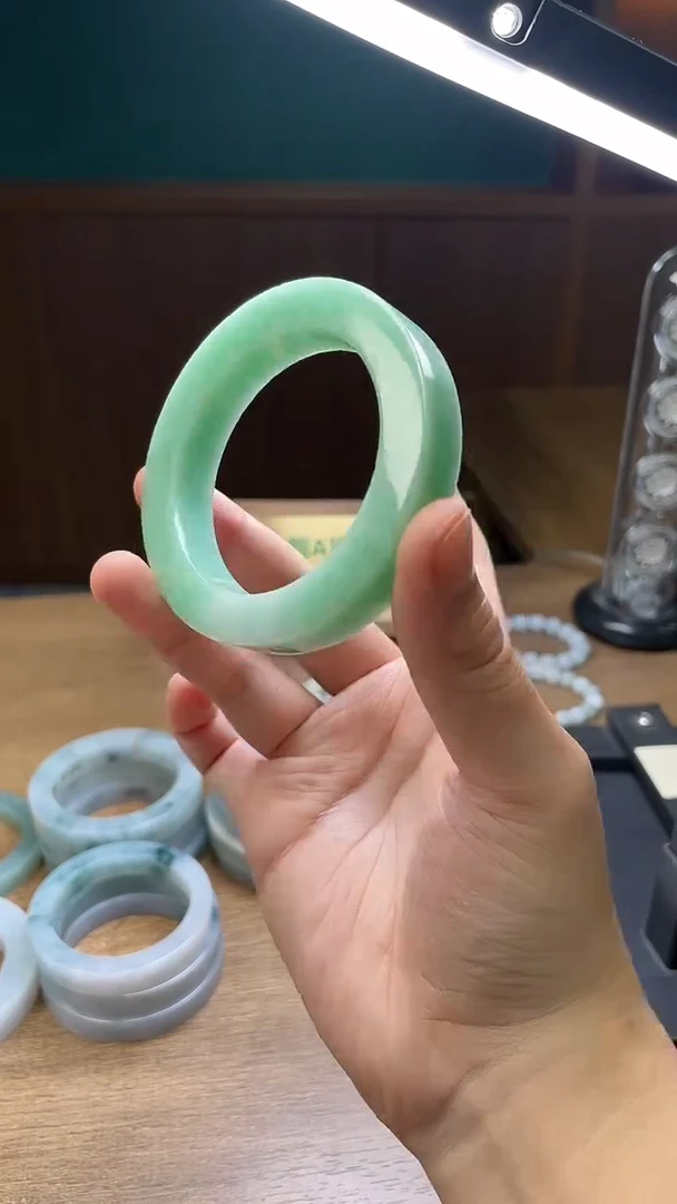 未镶嵌手镯定制翡翠爱****猫定制
