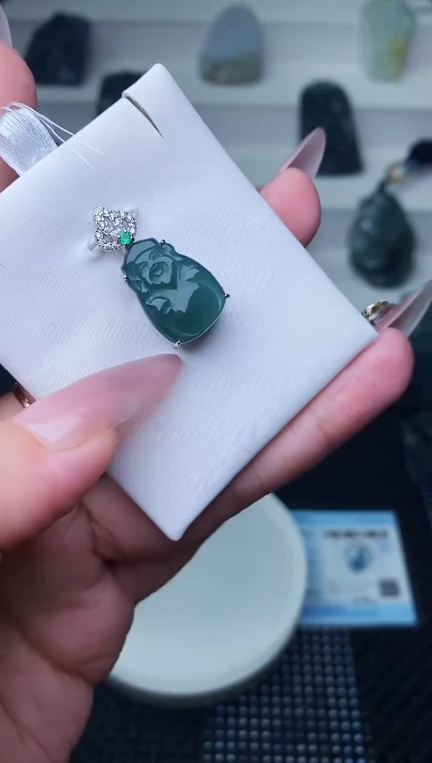 颈饰未镶嵌翡翠