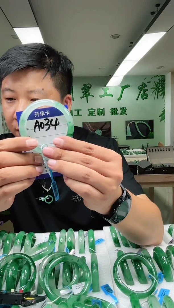 未镶嵌手镯石英质玉55
