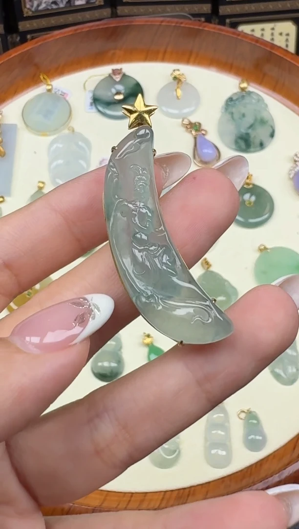 吊坠(赠链)18K金镶嵌翡翠七仙女