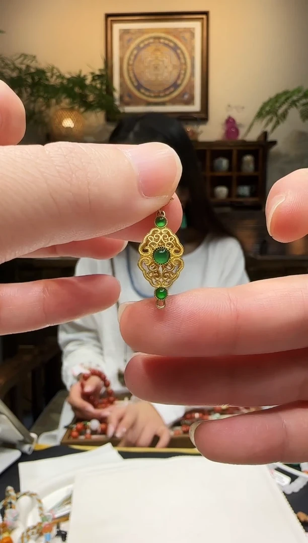 颈饰未镶嵌翡翠挂件