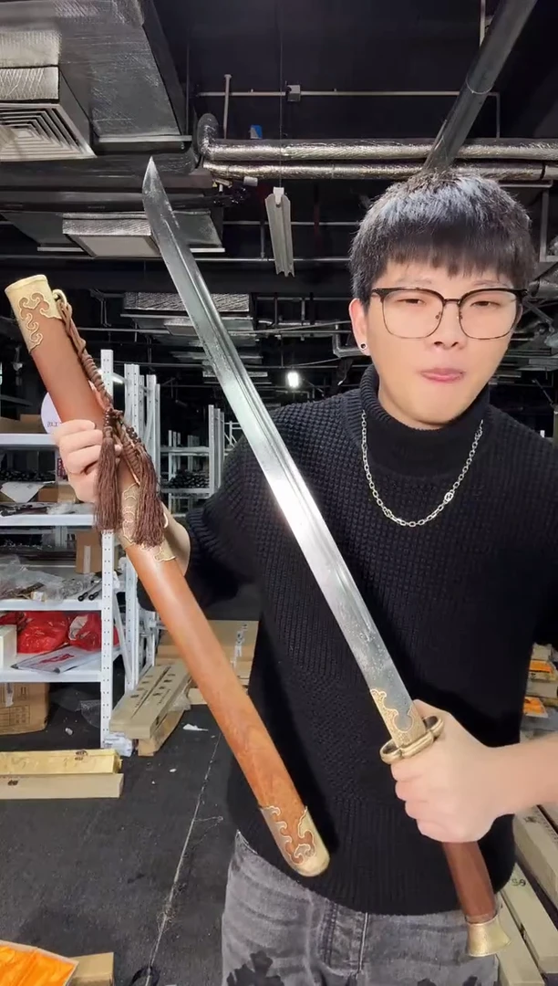 重蚁木黄铜绣春刀 百炼钢