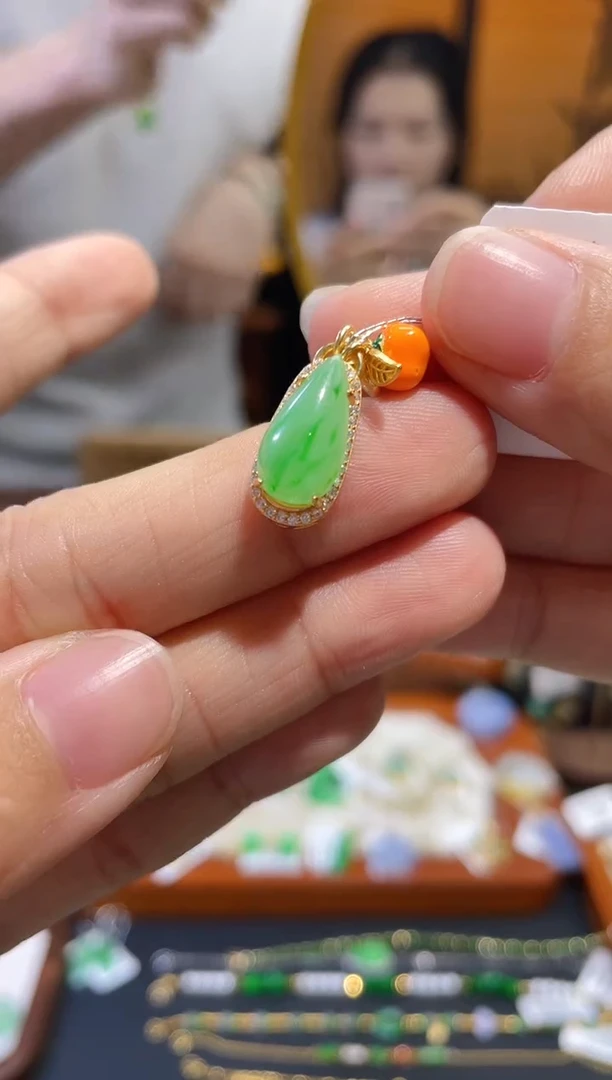 颈饰未镶嵌翡翠假一赔三