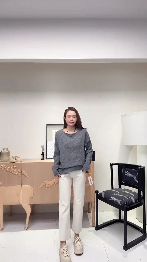 灰色经典设计上衣