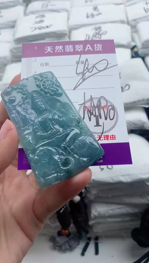 翡翠未镶嵌颈饰········