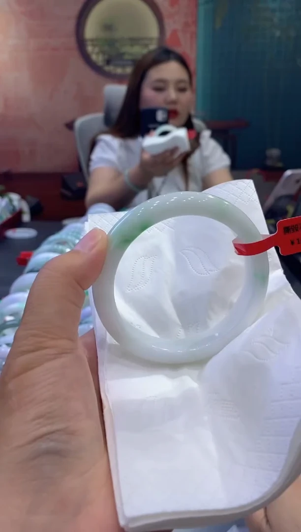 翡翠手镯未镶嵌多人00018763