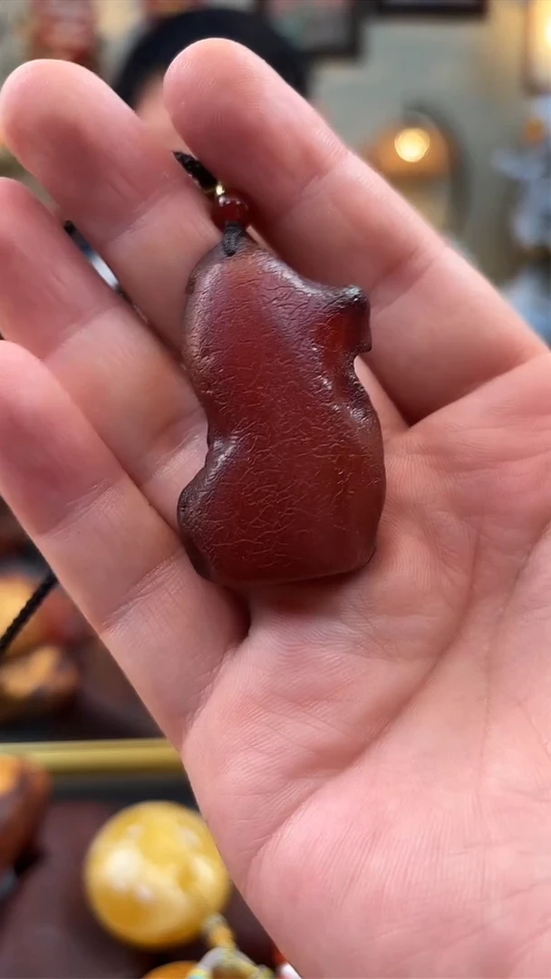 未镶嵌颈饰琥珀吊坠