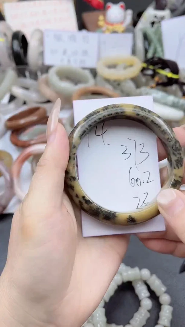 未镶嵌手镯石英质玉373