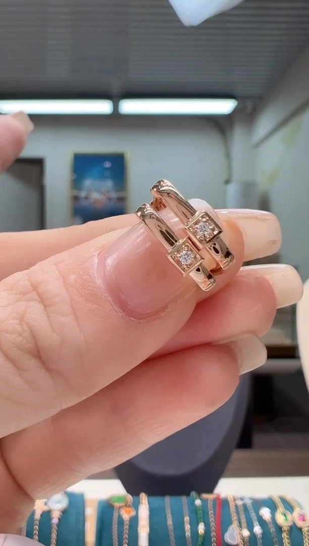 【闪购商品】钻石耳环18K金镶嵌镶钻方形耳环K红